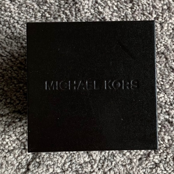 NWOT Women’s Michael Kors watch - Picture 6 of 6